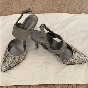 Snakeskin Point Tow Heels - Grey - Sz 7